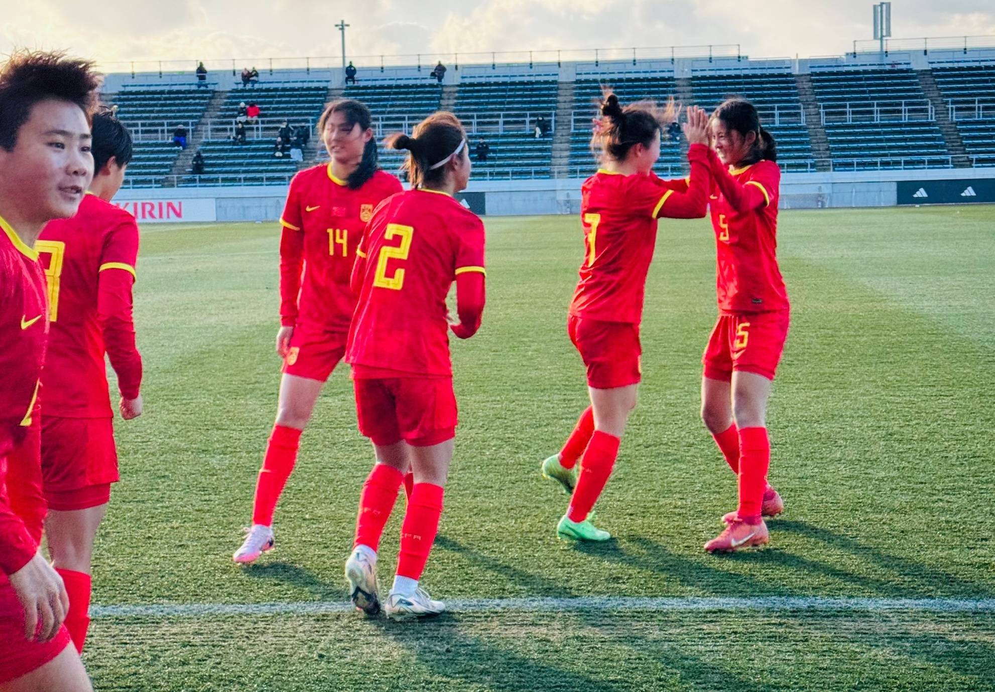 中国女足备战国际杯赛，展现出战胜困难的决心的简单介绍